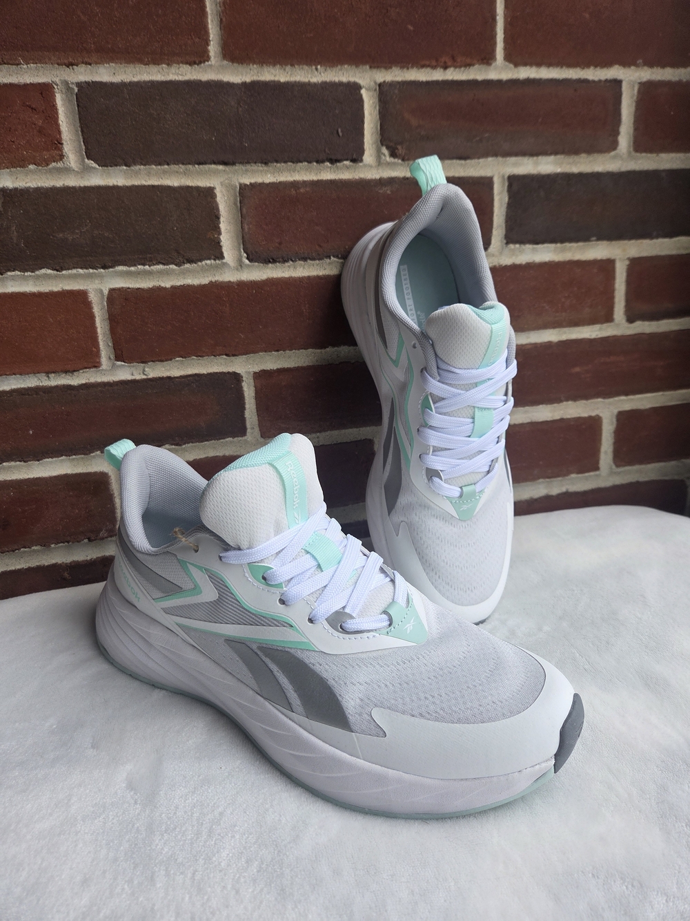 Reebok Women's Running Athletic Sneakers White Mint Gray Size 11 New in Box